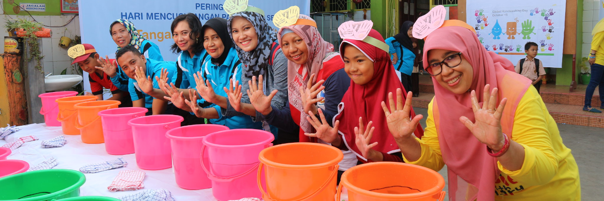 A water secure world means applying healthy behavior in our daily life. The teachers and students of Paccinang Elementary School, as well as the USAID IUWASH PLUS and media representatives, demonstrating the proper steps of handwashing during the celebration of the 2017 Global Handwashing Day in Makassar city.  Submitted to 2018 #WaterSecureWorld Photo Contest by USAID/Indonesia