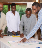 Muhammed Ibrahim works with members of the collective action group in Woliso, Ethiopia. Photo credit: Maheder Haileselassie